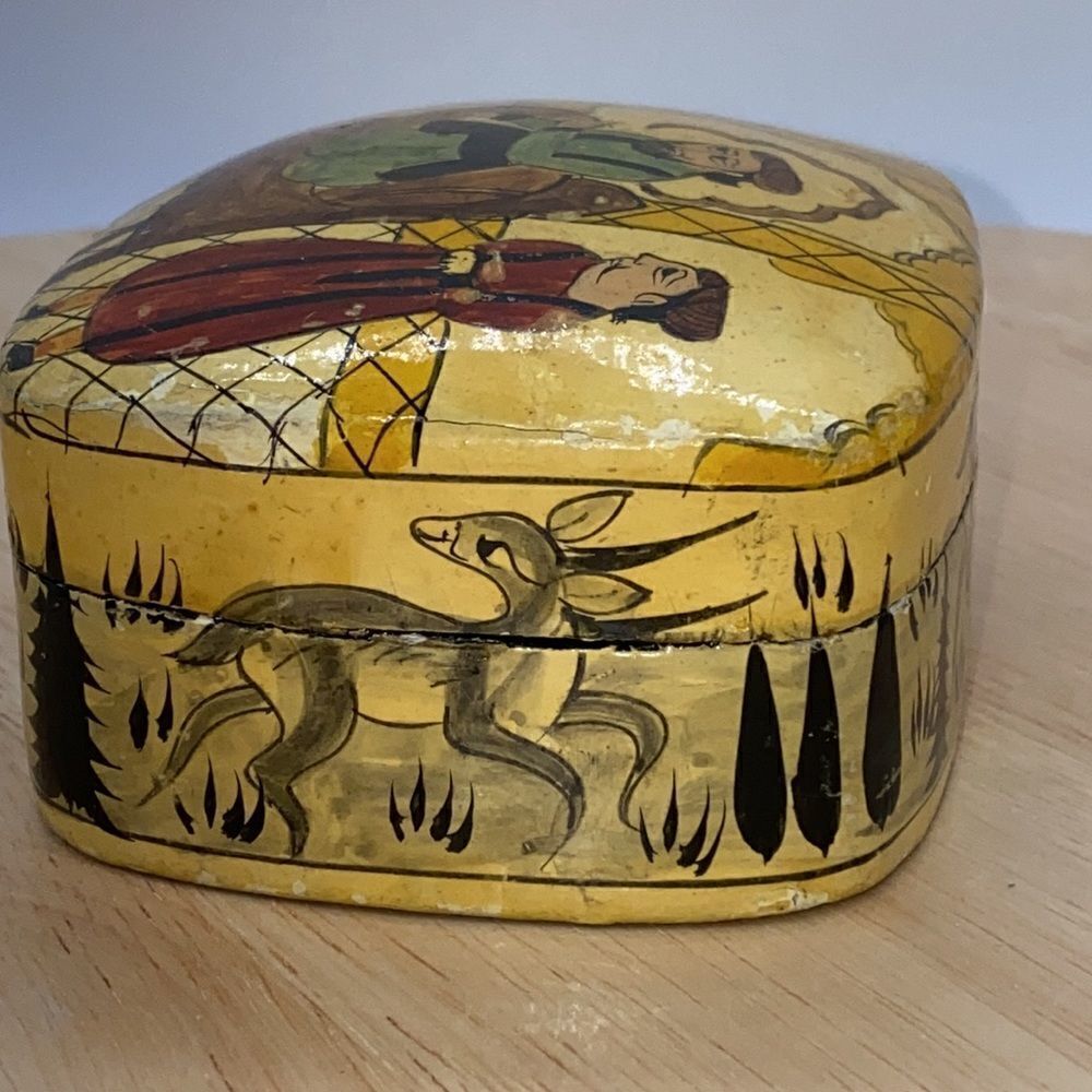 Kashmiri Hand Painted Mughal Lacquer Box - Picture 6 of 9